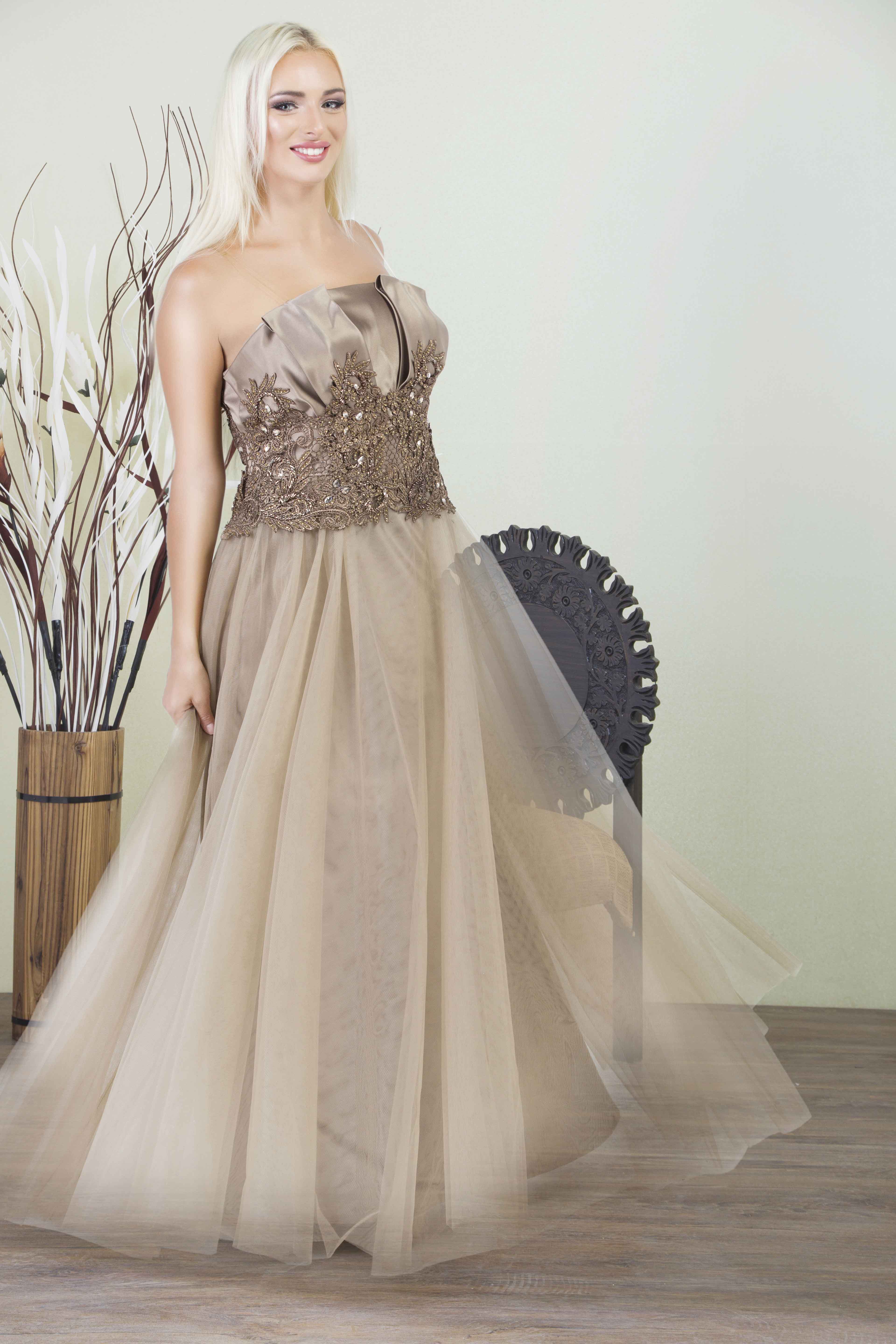 Fashion photography — Sculpted Eveningwear